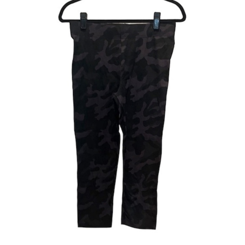 New Old Navy High Rise Cropped Gray Camo Leggings Size Medium